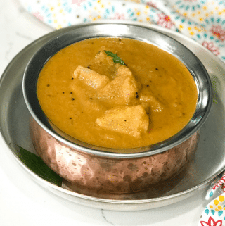 A bowl of pineapple curry on the plate