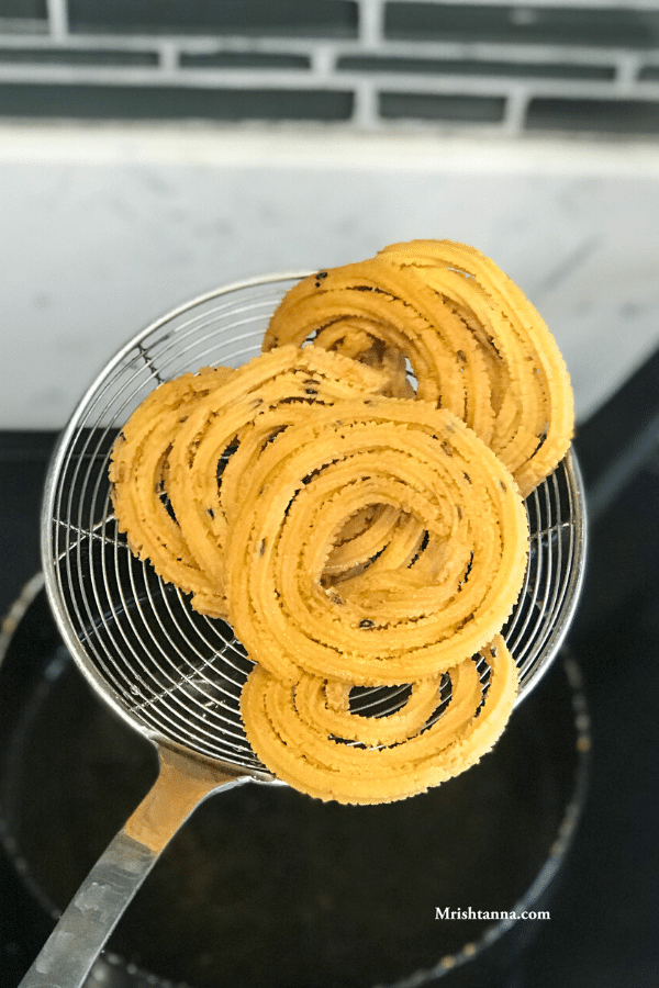 closeup of urad dal Murukku