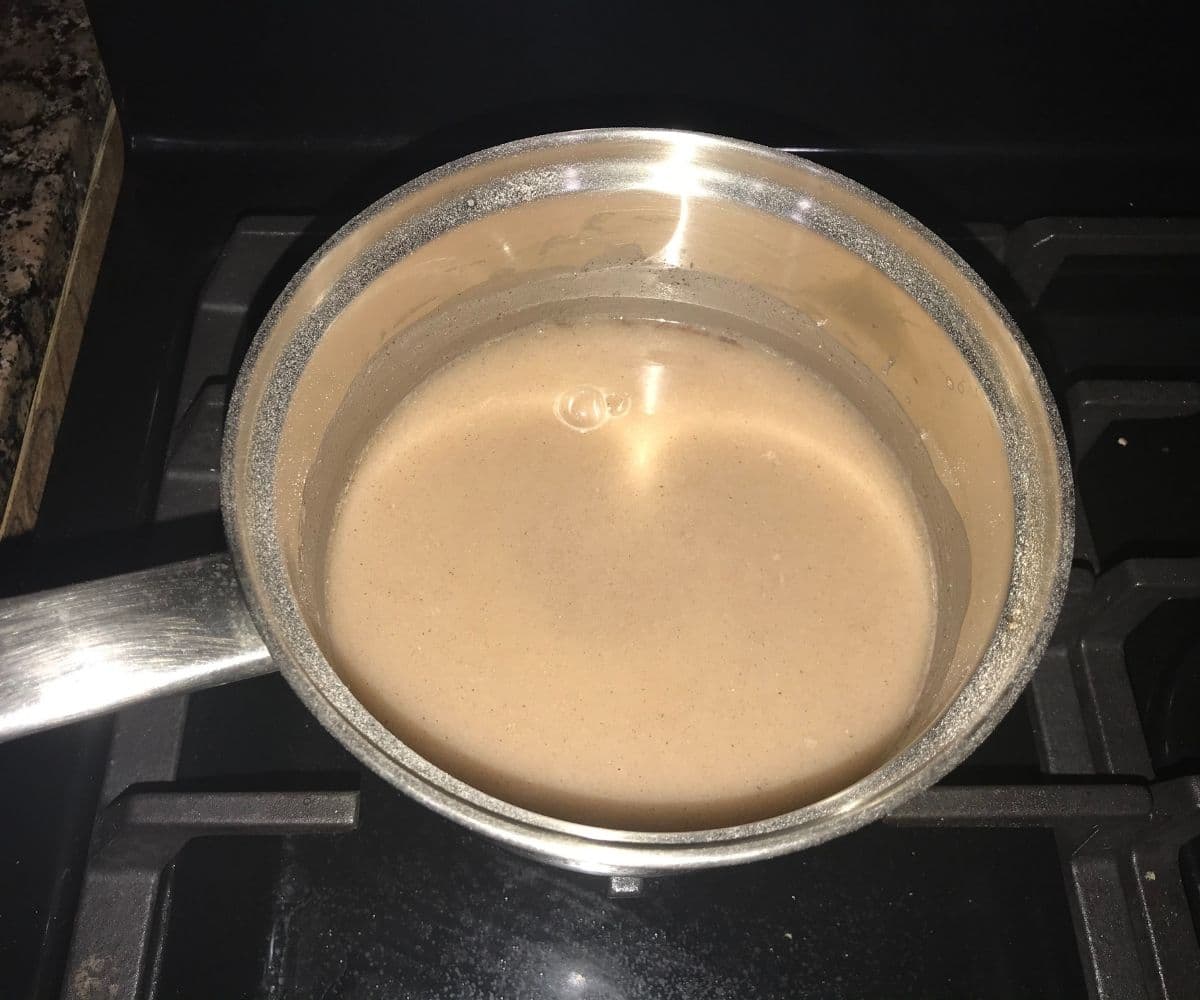 A pan is on the heat with ragi flour, water and jaggery.