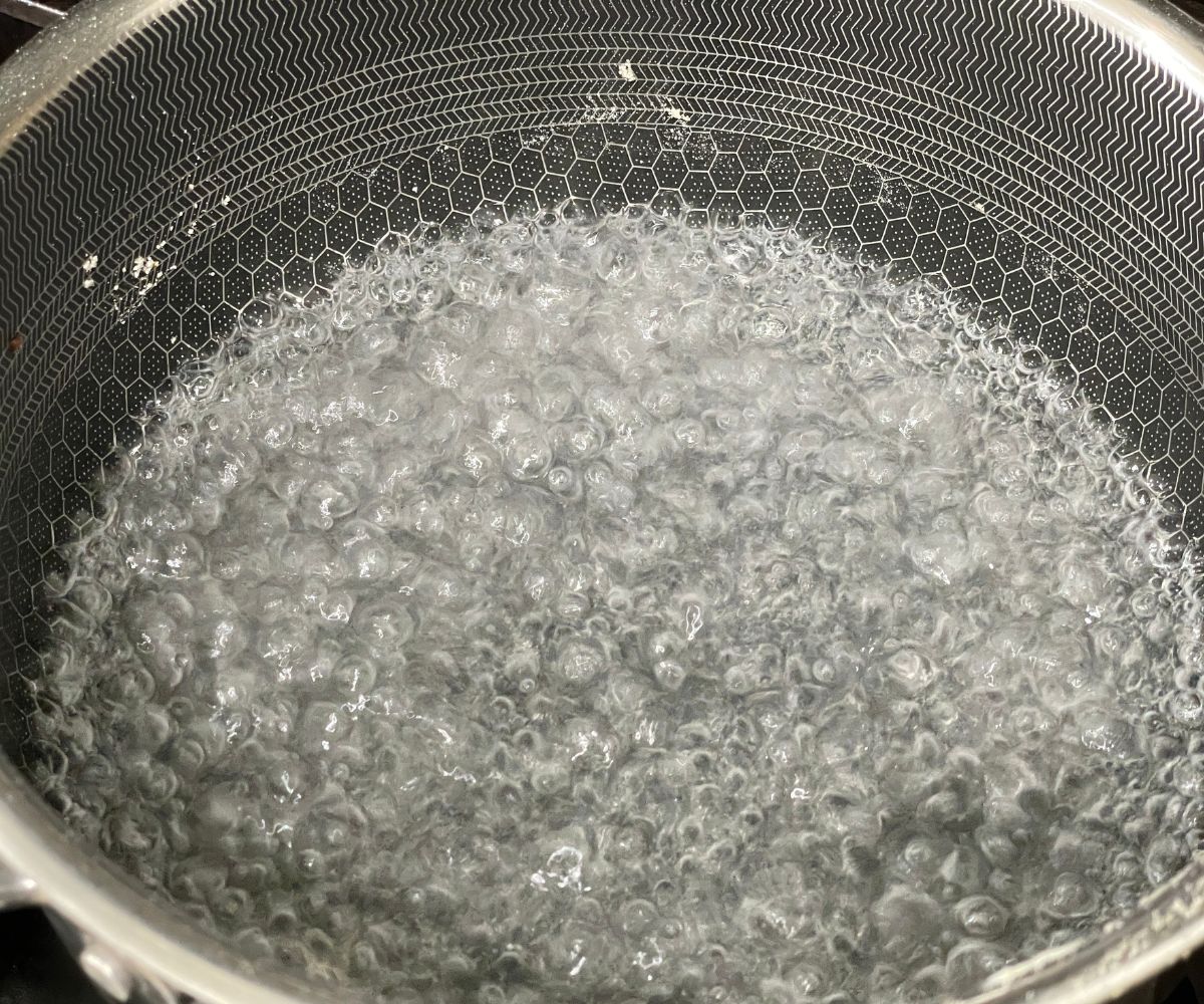 A pan is with boiling water on medium heat.