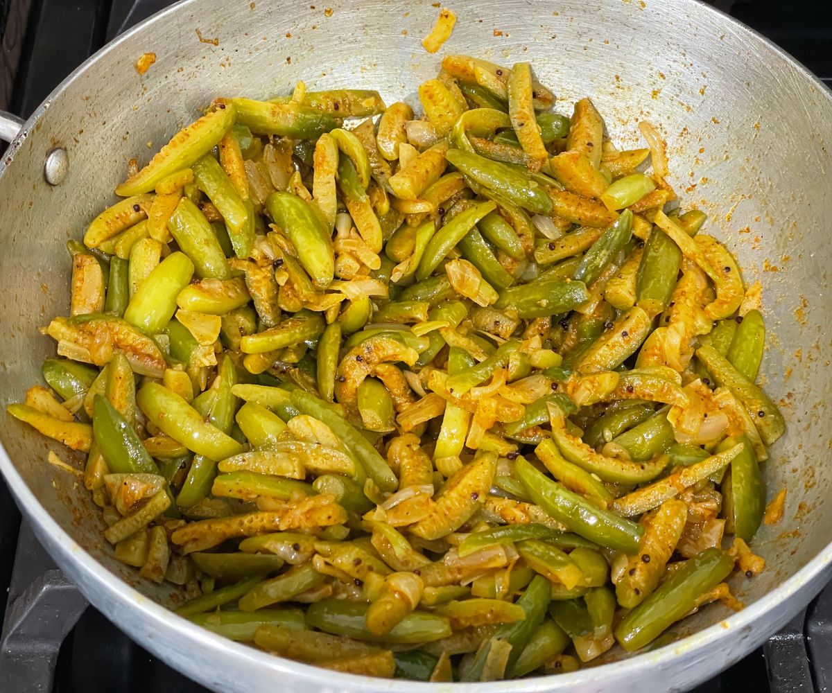 A pan of tindora fry is on the stove top.