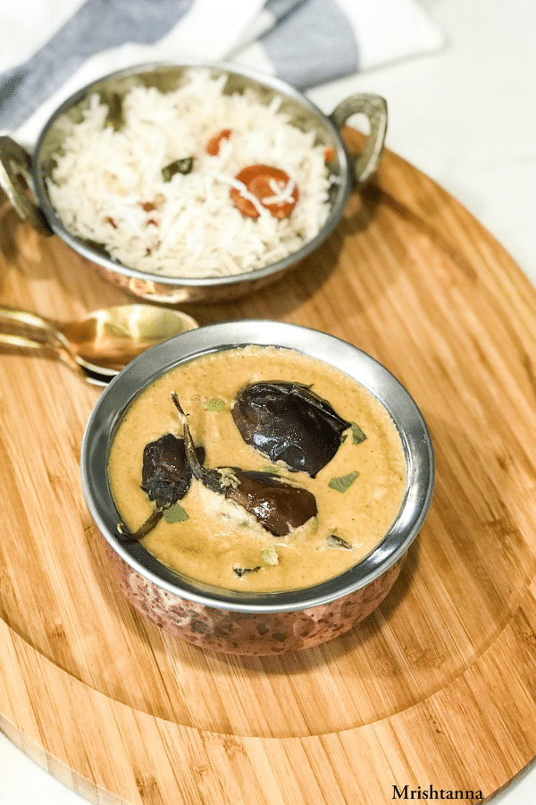 A bowl of bagara baingan is on the plate