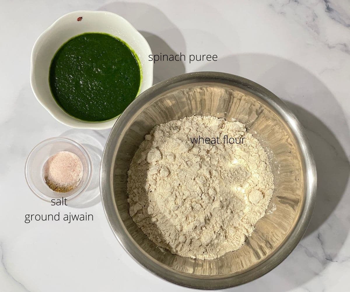 Ingredients to make spinach paratha.