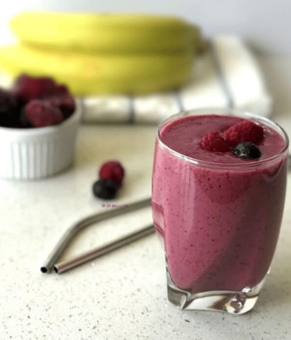 Berry Banana Smoothie • Simple Sumptuous Cooking