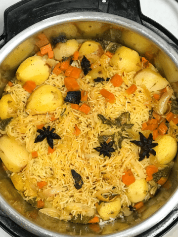 A pan filled with food, with Biryani