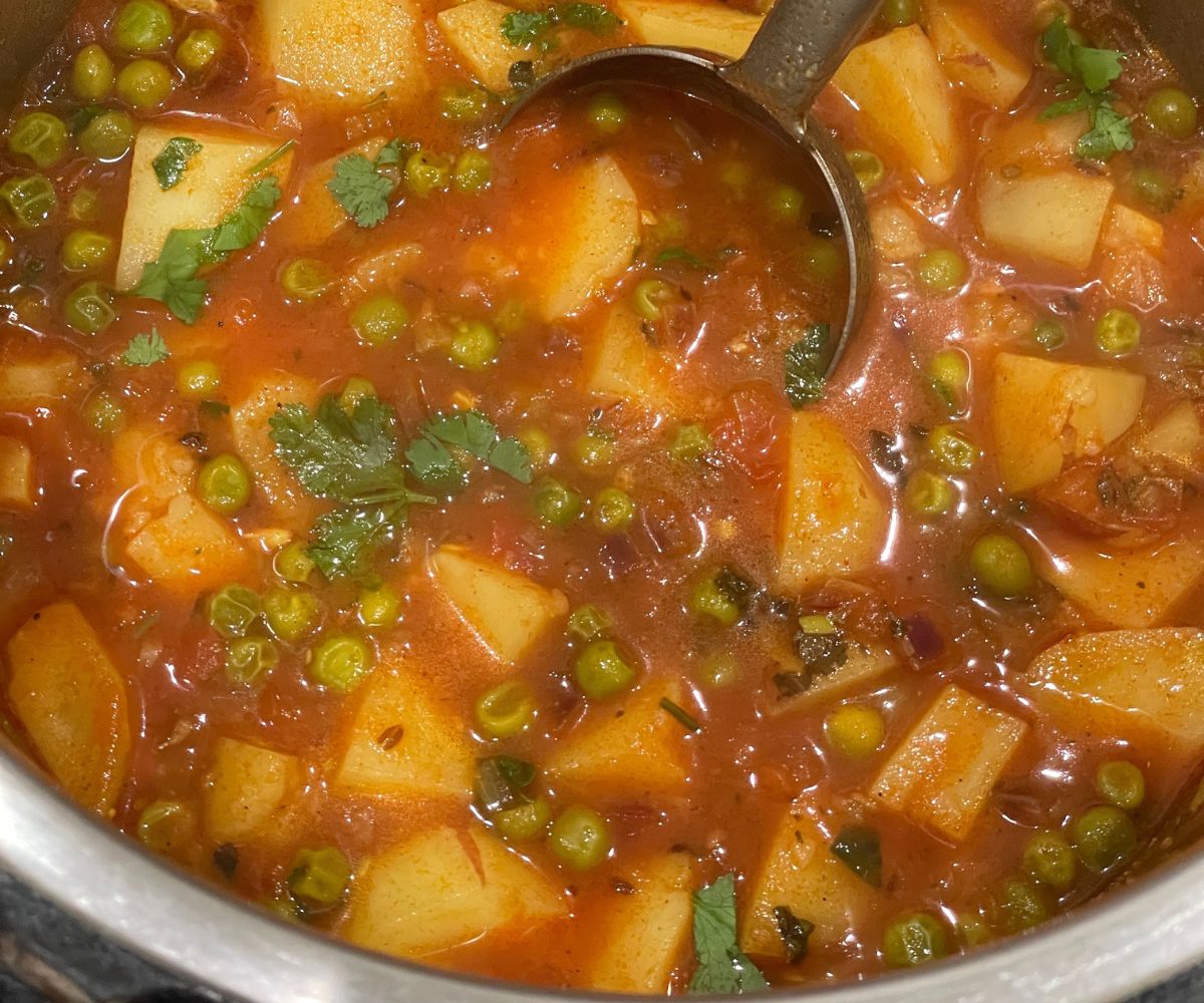 An instant pot has aloo matar curry.