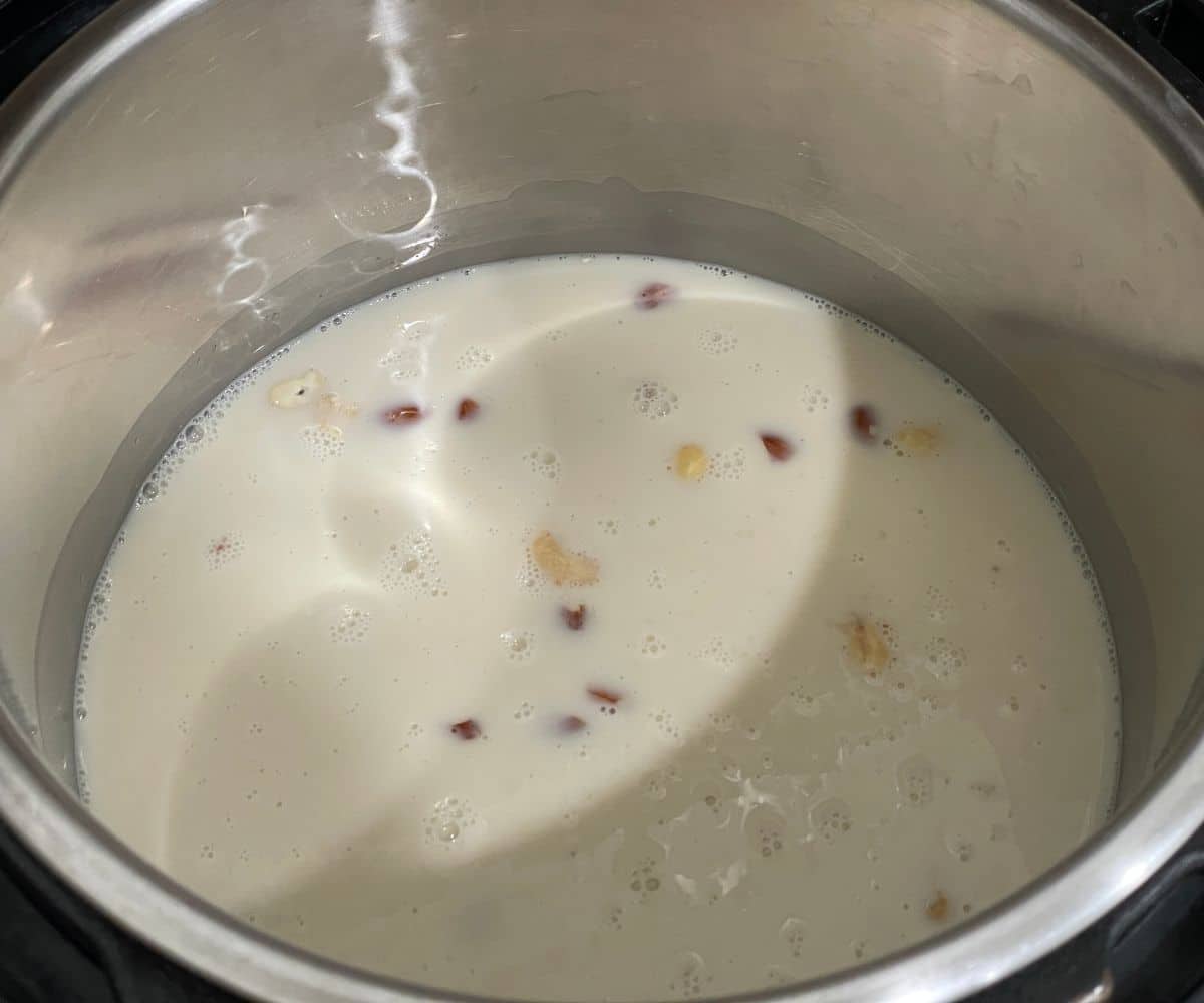 An instant pot is with vermicelli kheer mixture.