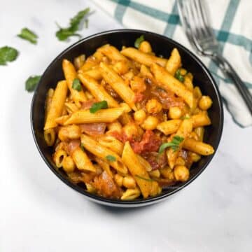 A bowl has tikka masala pasta.