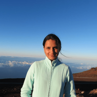 A women standing in front of a mountain