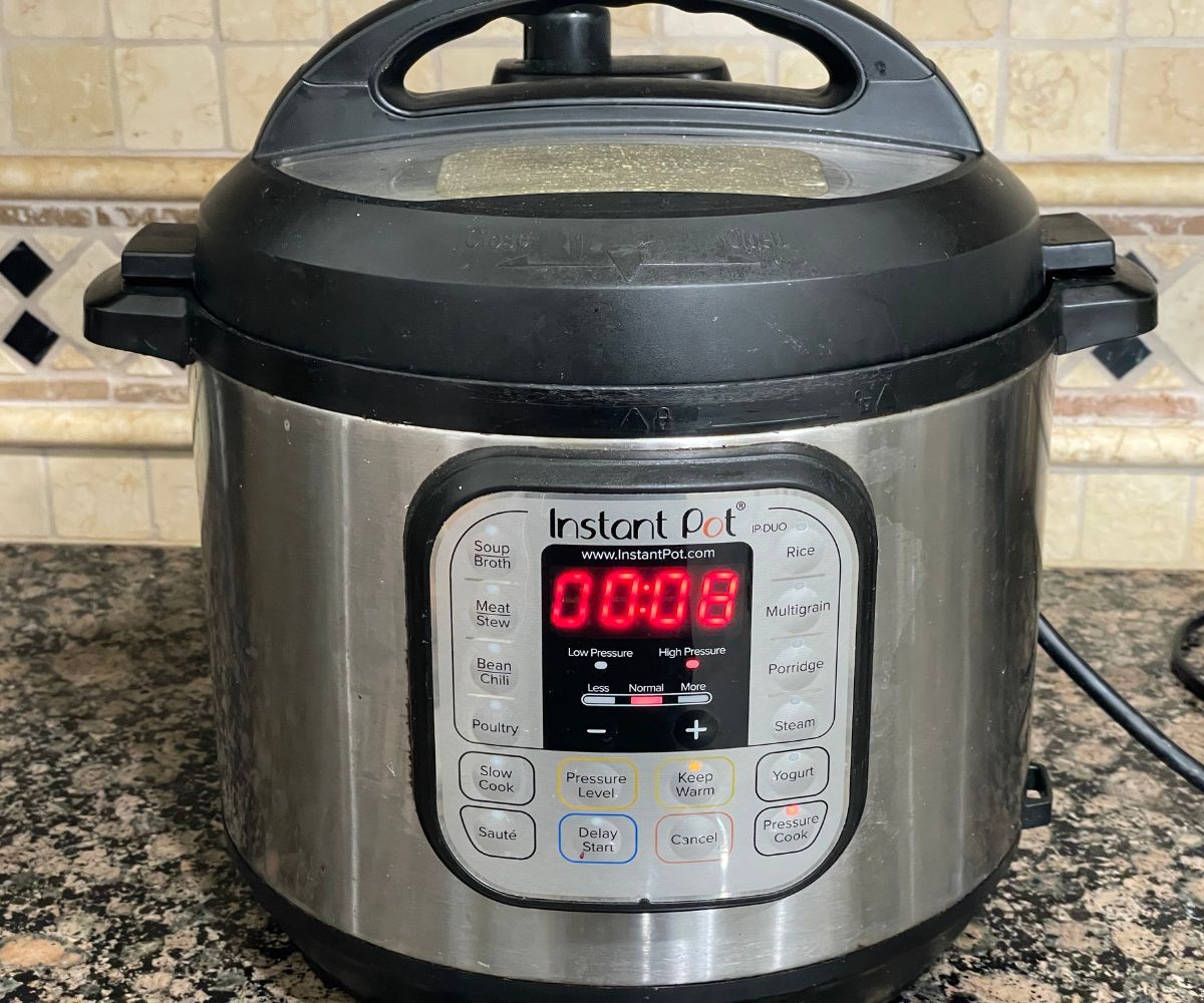 An instant pot pressure cooker is showing cooking time.