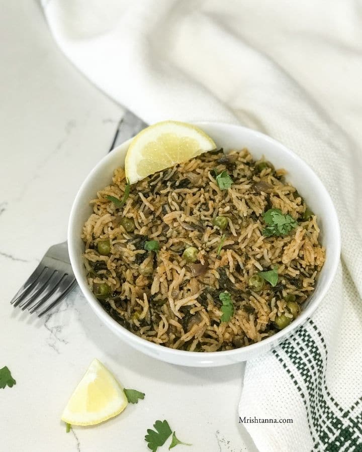  A bowl of rice with spinach and lemon