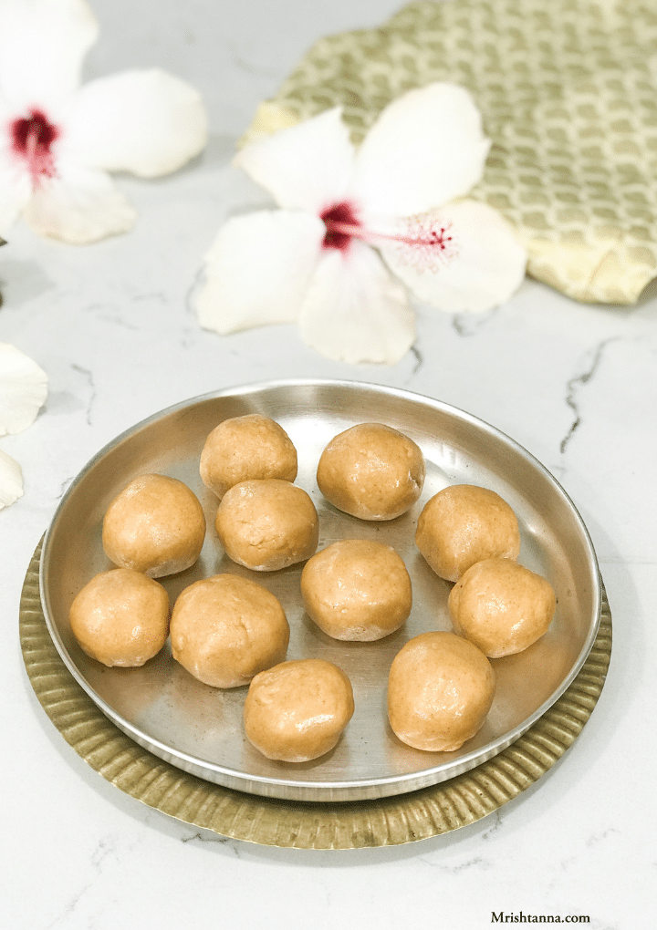 Moong laddus are placed in a sliver plate