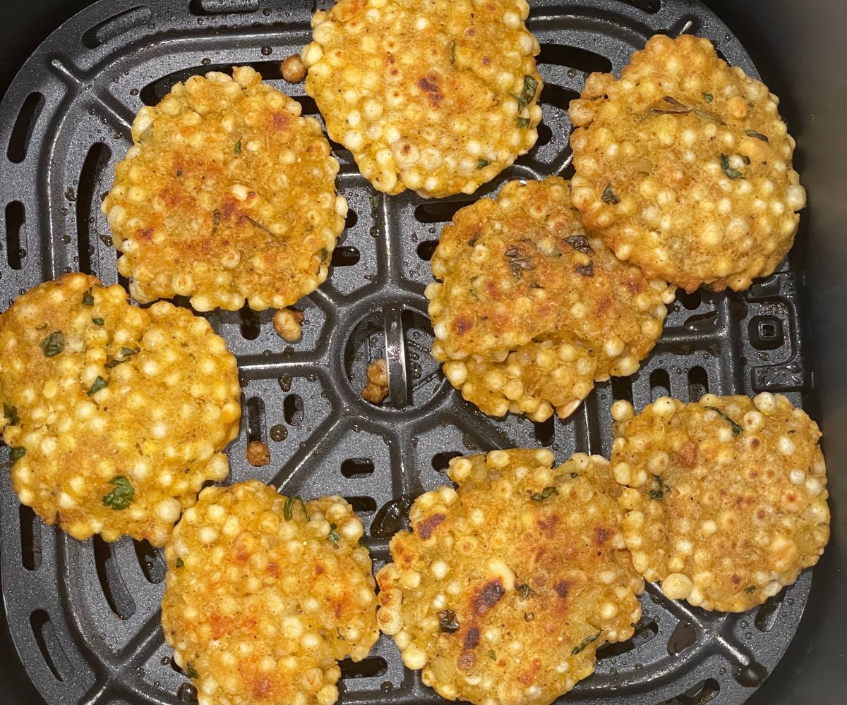 Air fried sabudana vadas is in the basket.