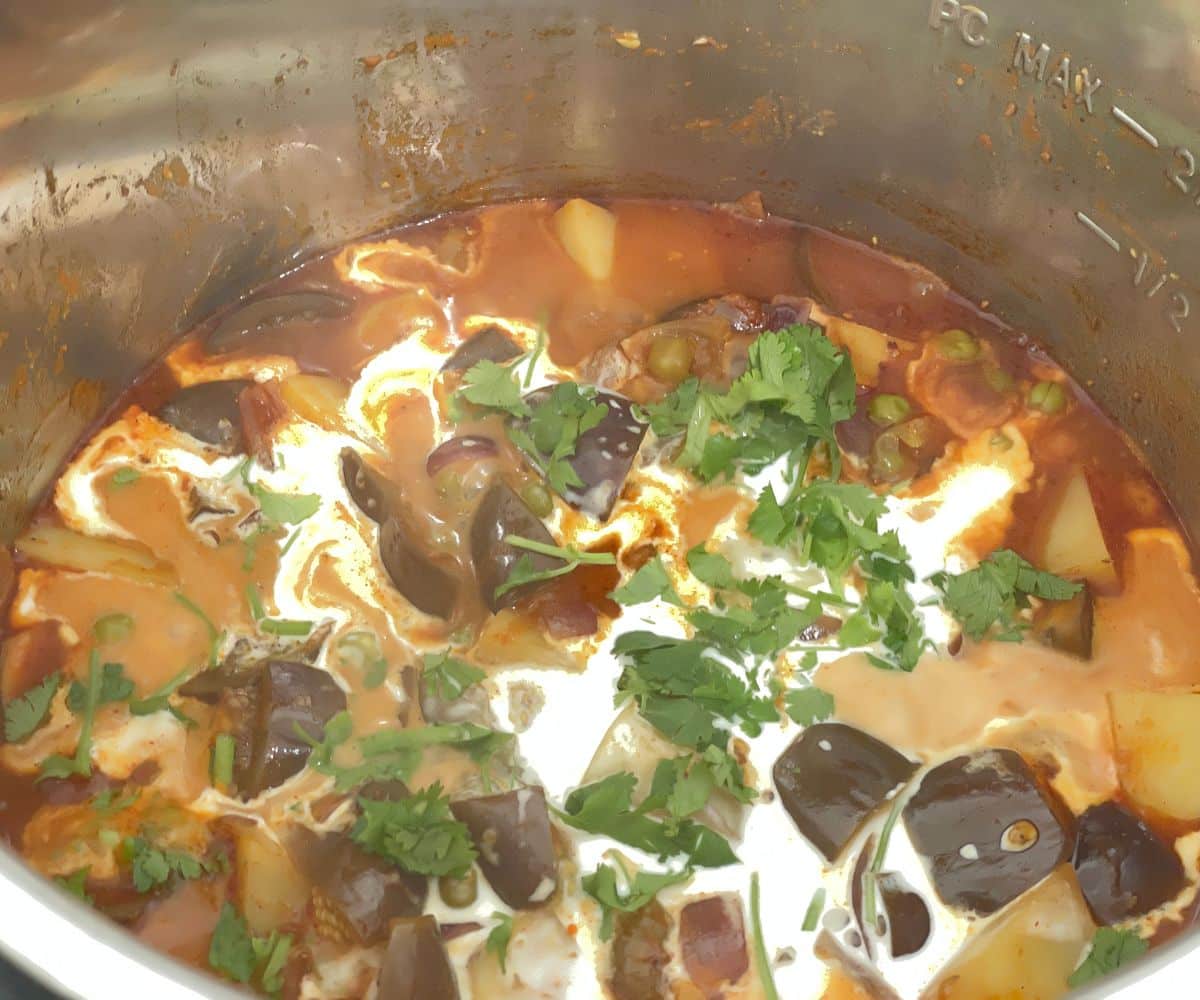 An instant pot is filled with eggplant curry.