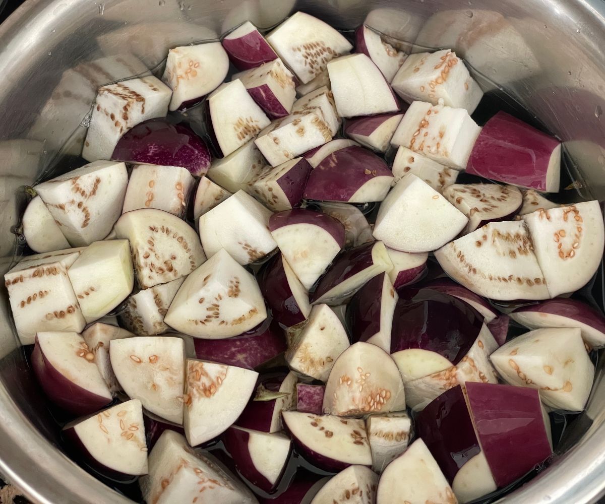 A pot is with water and eggplant cubes.