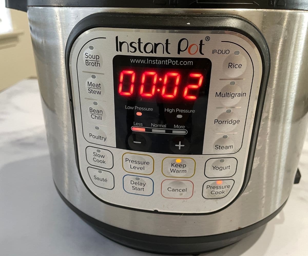 An instant pot displaying pressure cook mode.