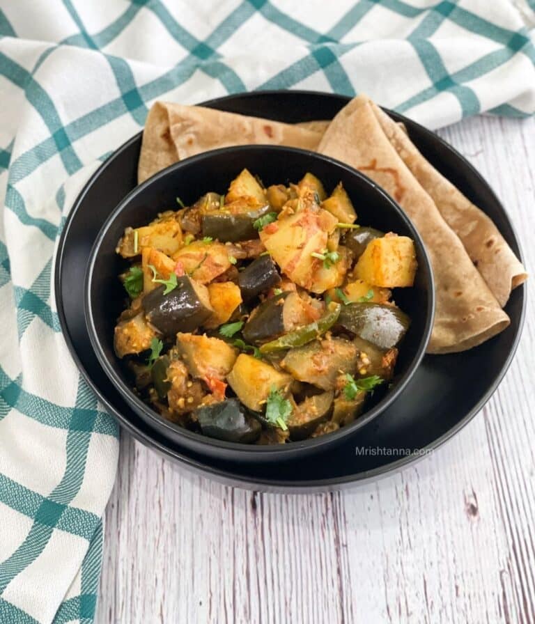 Aloo Baingan (Eggplant Potato Curry) • Simple Sumptuous Cooking