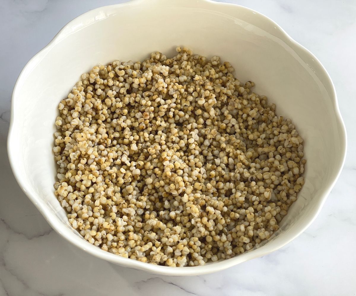 Cooked sorghum grain is on the big bowl.