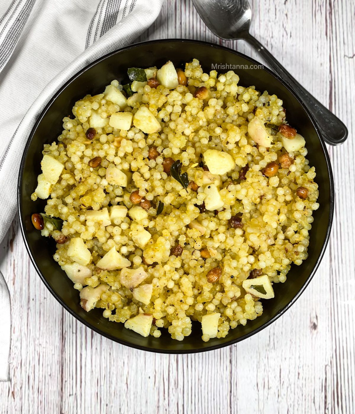 head shot of sabudana upma  on the plate.