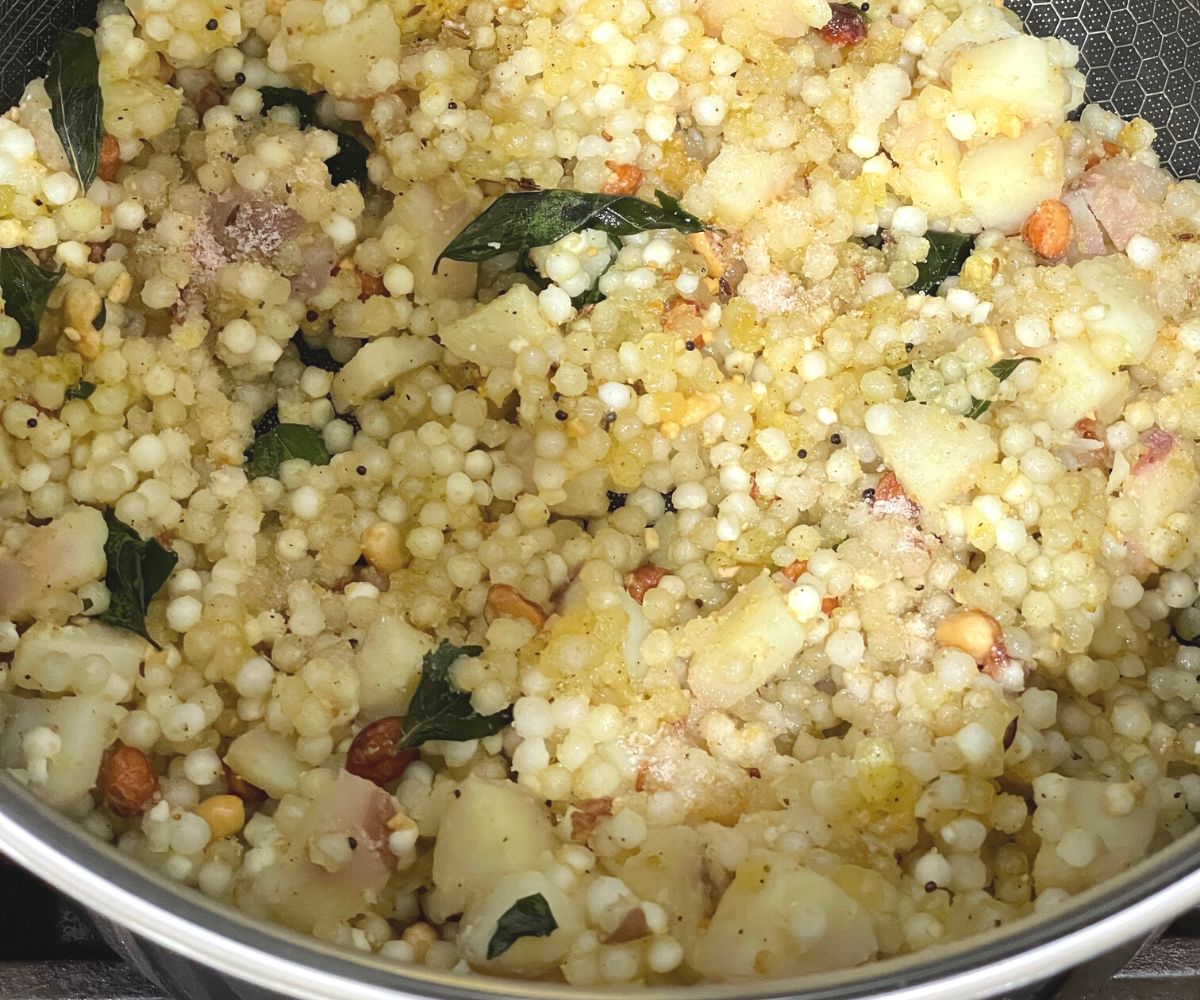 A an is with sabudana upma over the heat.