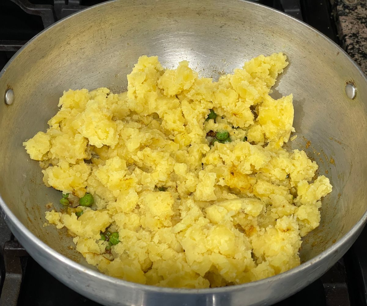 A pan is with samosa pinwheels stuffing over the heat.