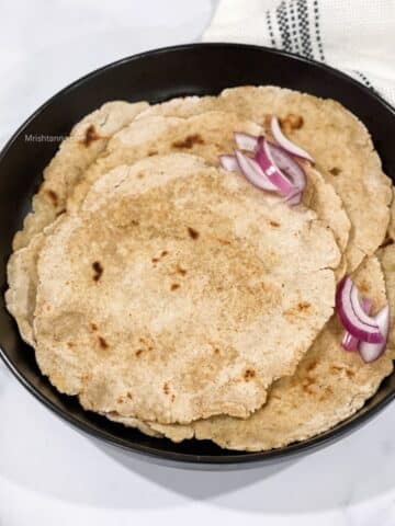A plate is with jowar rotis on the table.