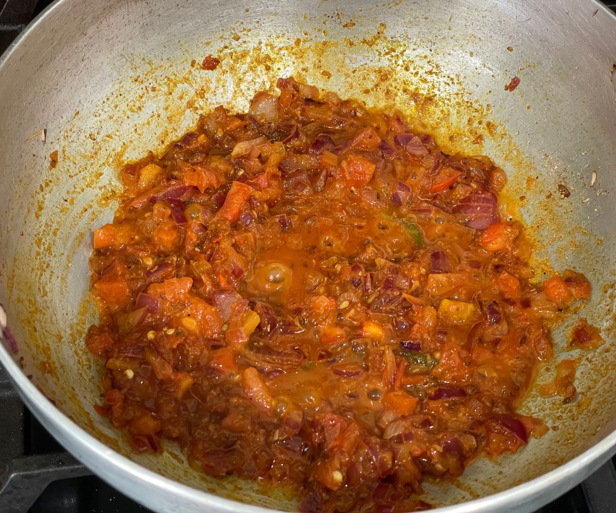 A pot of radish curry masala is on the stovetop.