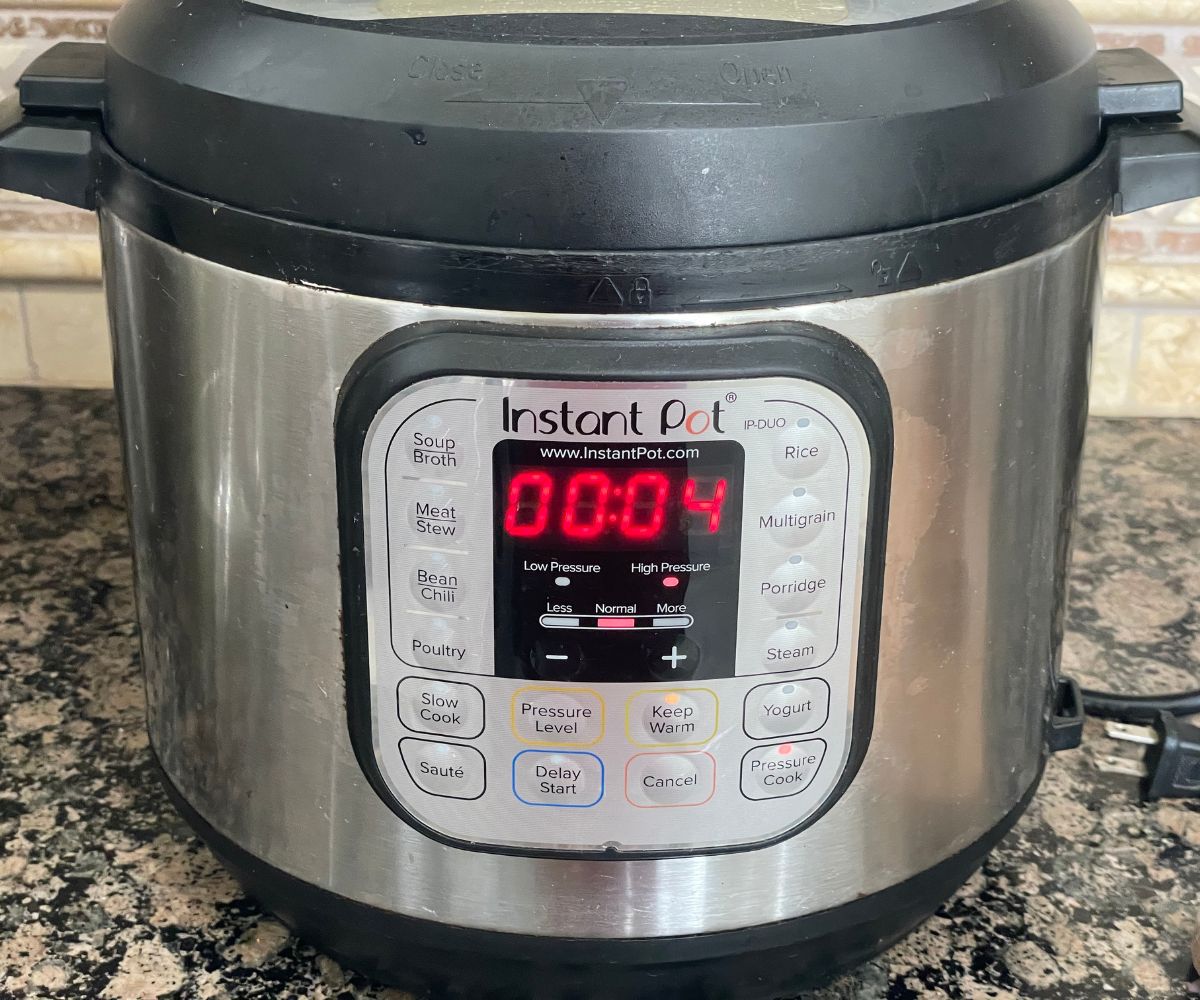 An instant pot showing cooking time.