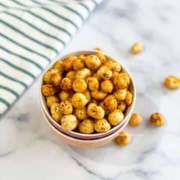 Air fried roasted lotus seed is in the bowl.