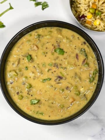 A bowl is full of avarekalu curry.