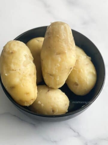Instant pot boiled potatoes in the bowl.