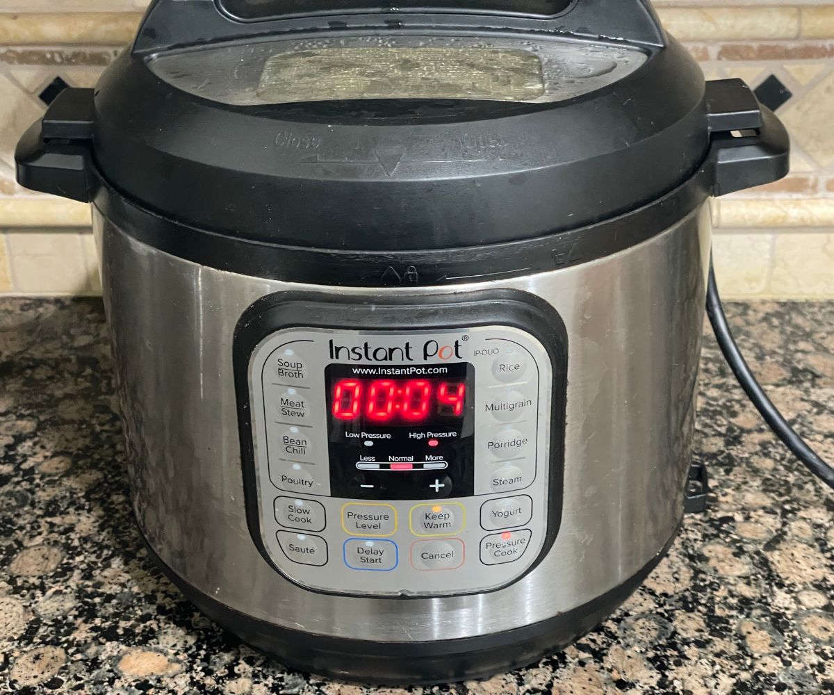 Instant pot displaying cooking time.