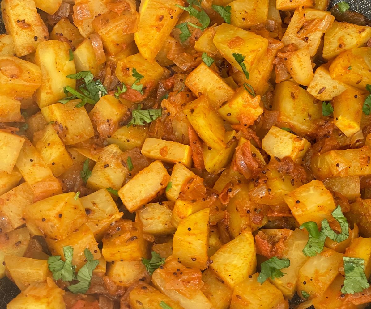 A pan kohlrabi curry on the stove top.