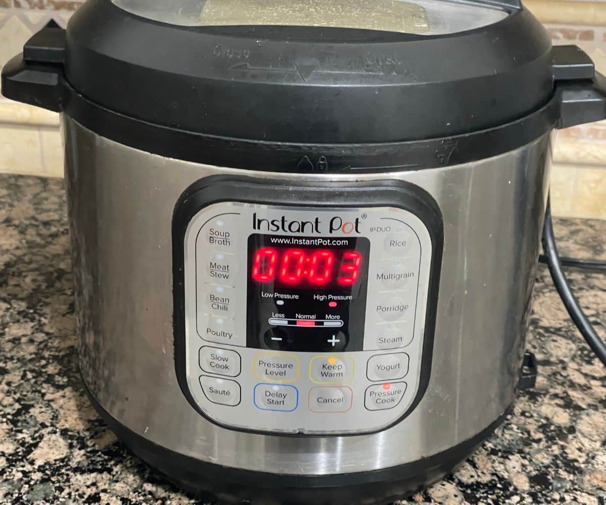 Instant pot Showing cooking time.