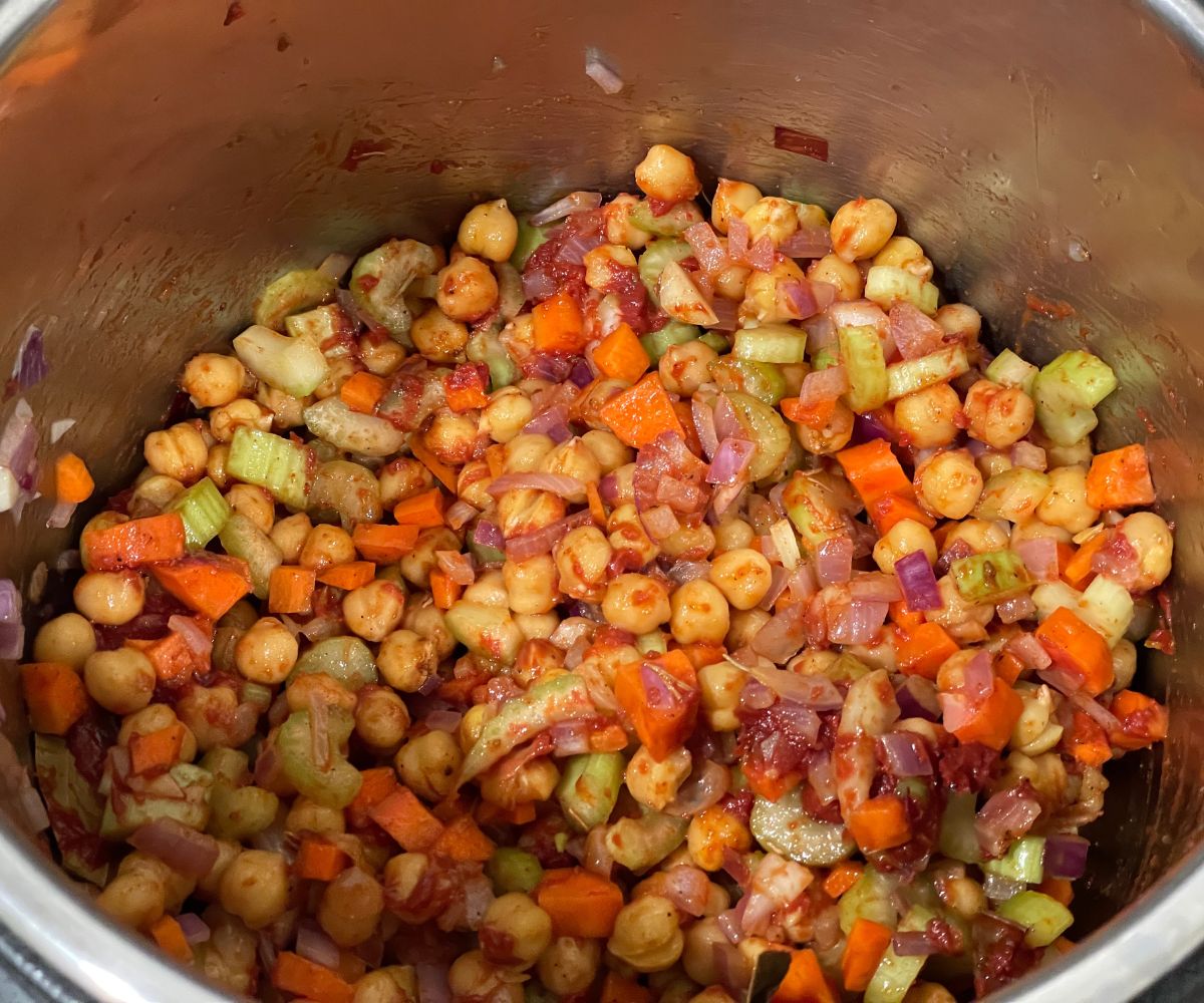 An instant pot has all the ingredients of garbanzo bean soup.